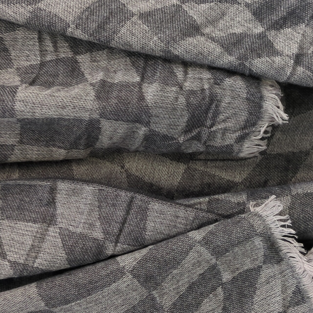 Chic Checkered Scarf NWOT - Picture 7 of 9